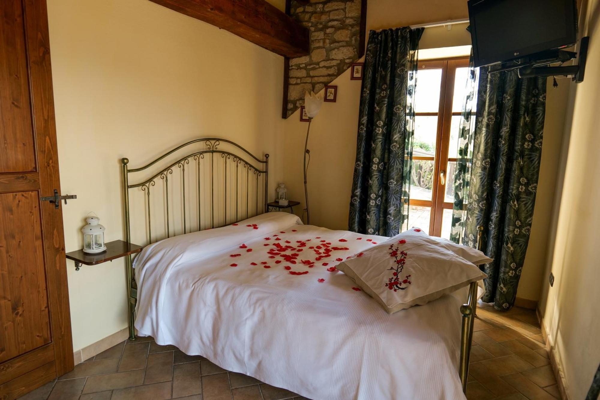 La Valle Del Sole Country House SantʼIppolito Esterno foto